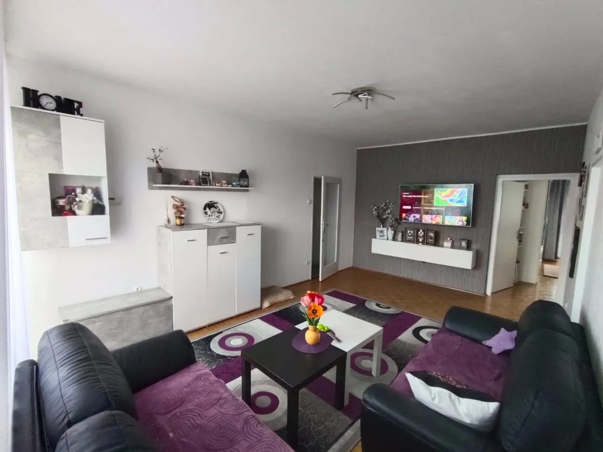 Helle 3-Zimmer-Eigentumswohnung mit renoviertem Bad, Balkon und Loggia - Ansicht 2