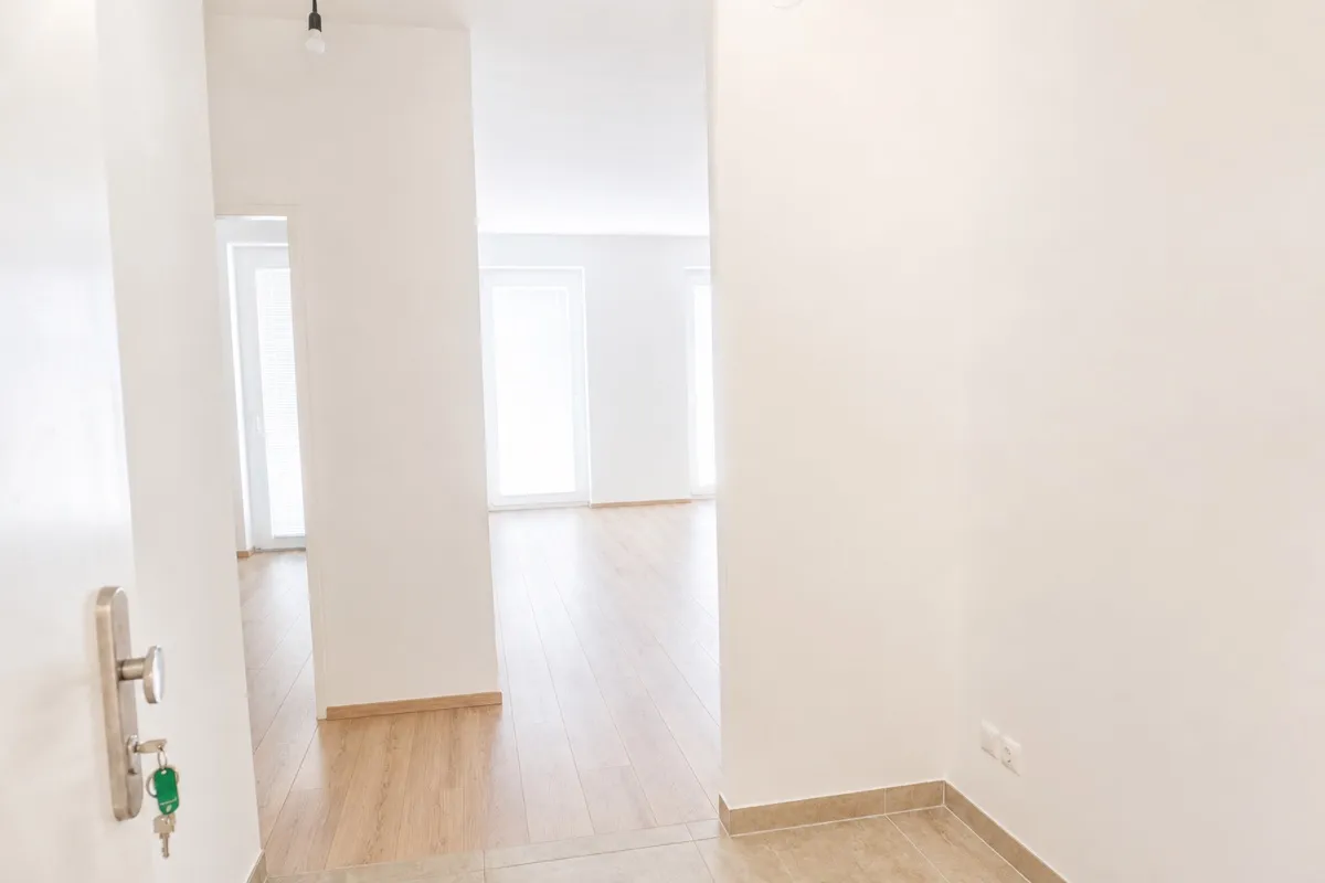 Helle 2-Zimmer-Neubauwohnung mit Loggia & Einbauküche - Bahnhofsnähe - Ansicht 3