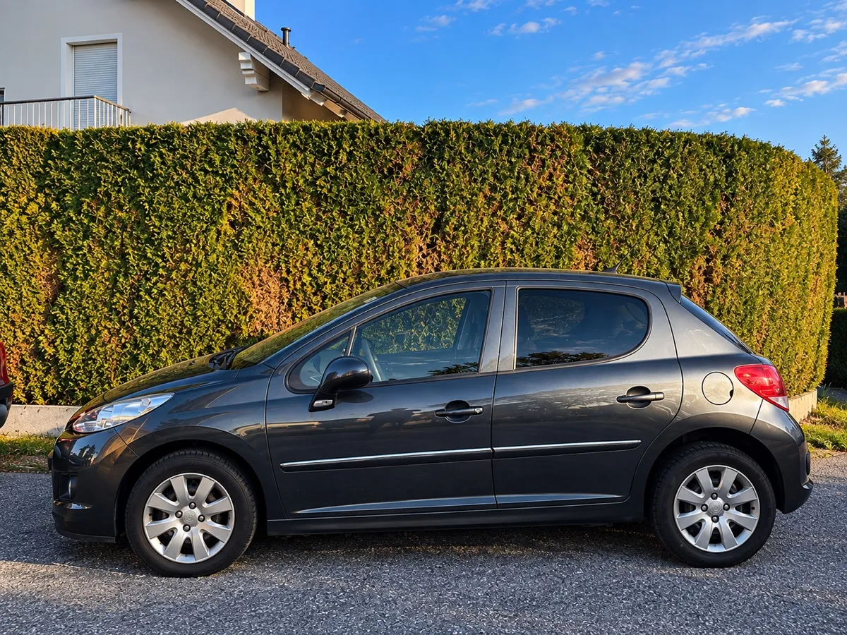 Peugeot 207 2011 photo 2