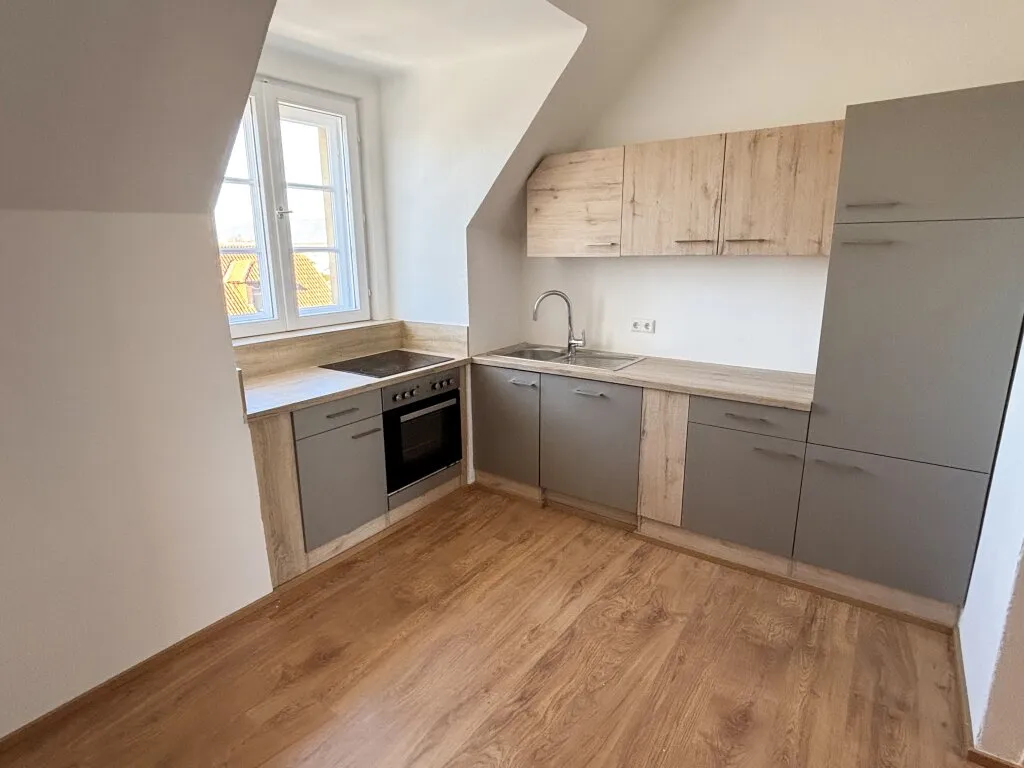 Helle, sanierte Dachgeschoßwohnung mit Fernblick, Zeltweg