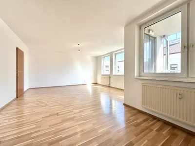 Helle 3-Zimmerwohnung mit Loggia und Garagenplatz – Bild 3