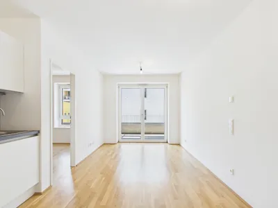 Fernblick im 6. OG: Großzügig gestaltete 2-Zimmerwohnung mit Balkon – Bild 3