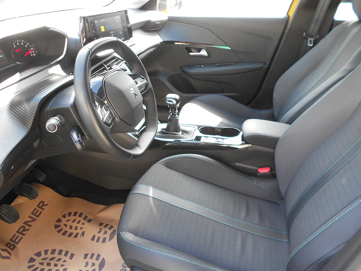 Peugeot 208 1.2 PureTech 100 Allure – Bild 8