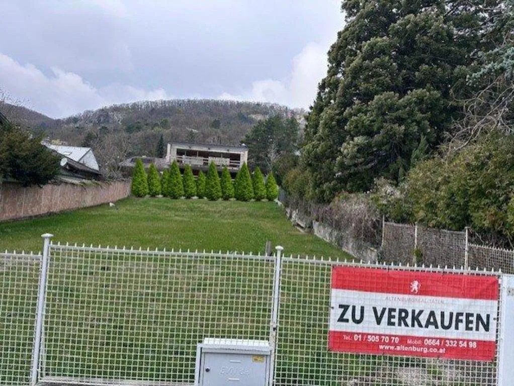 Sonniges Grundstück mit baubewilligtem Haus - Ansicht 2