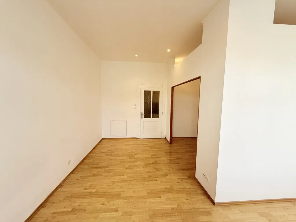 Kompaktes City-Apartment im generalsanierten Jahrhundertwendehaus mit Option zum Balkonausbau – pohled 2