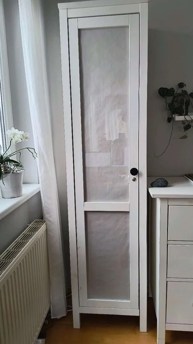 2x Vitrine schmal, weiß, Ikea Hemnes, Preis je, € 60,- (3002 Purkersdorf)