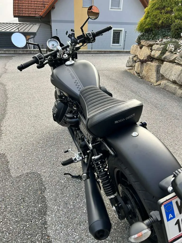 Moto Guzzi V9