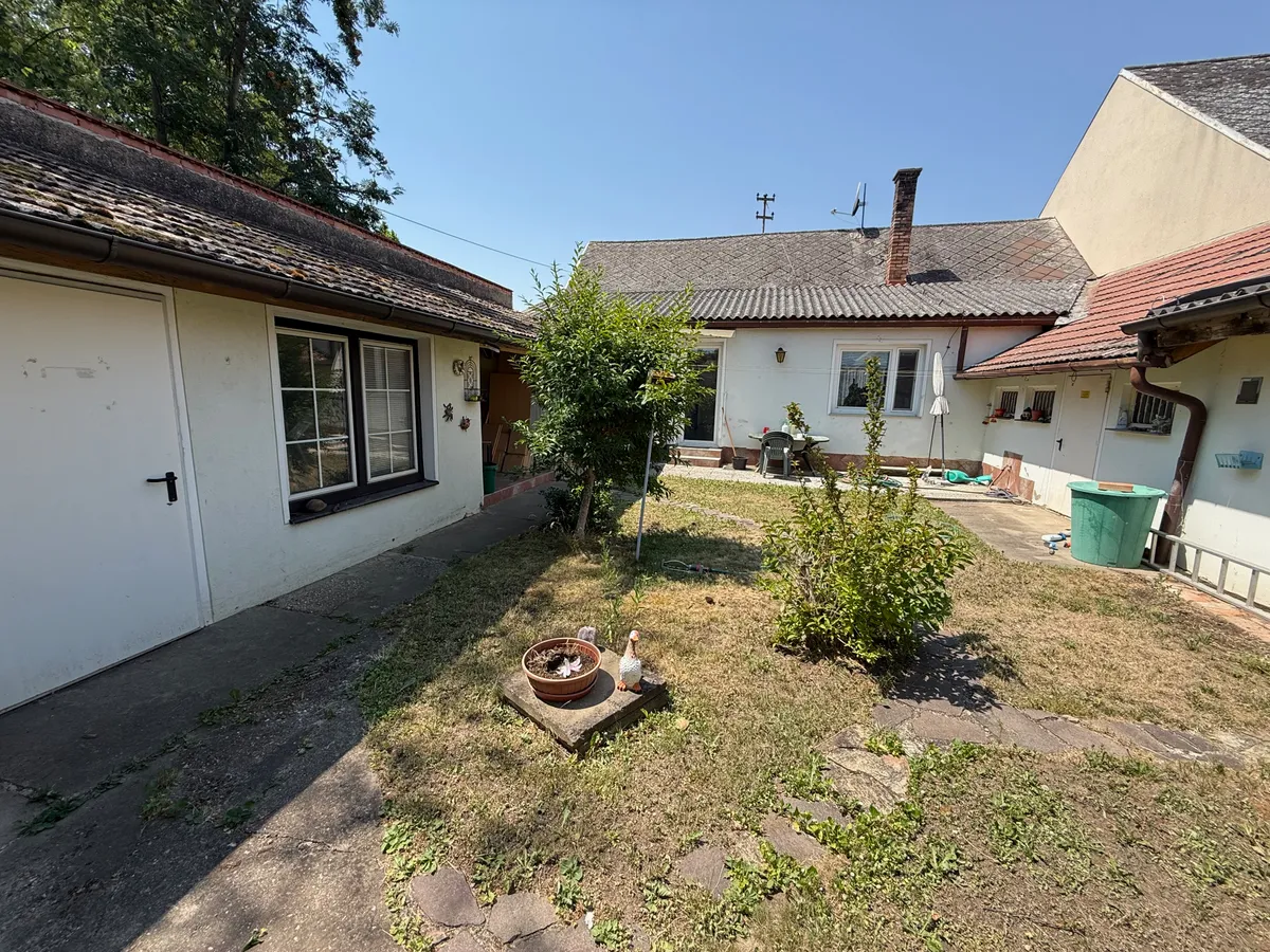 Zwei Häuser mit Innenhof und Nebengebäuden in Drösing - Ansicht 3