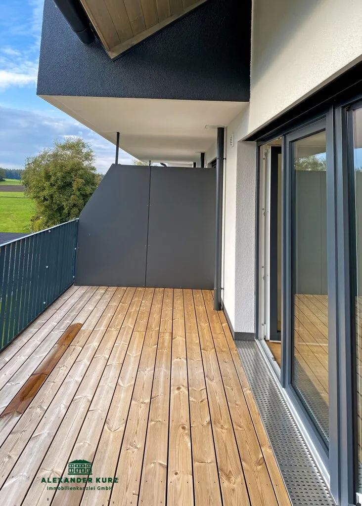 Moderne 3,5 Zimmer Wohnung mit Ausblick und großem Balkon - Ansicht 2