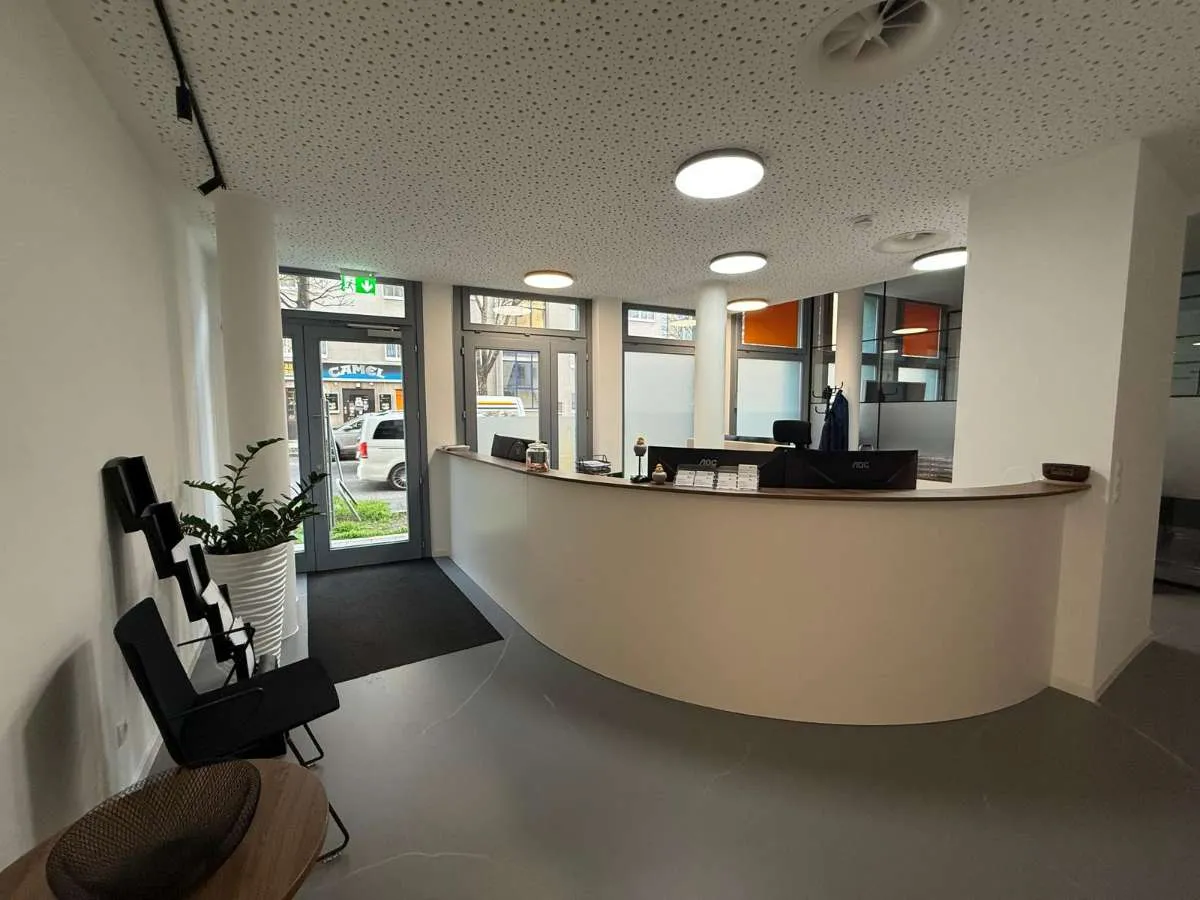 Hochwertig sanierte Büro- oder Ordinationsräume in Toplage inkl. MÖBEL, Teilvermietung (Vereinzelte Räume) auch möglich. Mietzins je nach Vereinbarung und Grösse - Ansicht 3