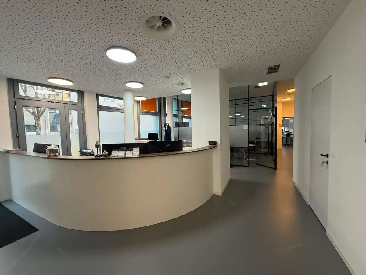 Hochwertig sanierte Büro- oder Ordinationsräume in Toplage inkl. MÖBEL, Teilvermietung (Vereinzelte Räume) auch möglich. Mietzins je nach Vereinbarung und Grösse - Ansicht 2