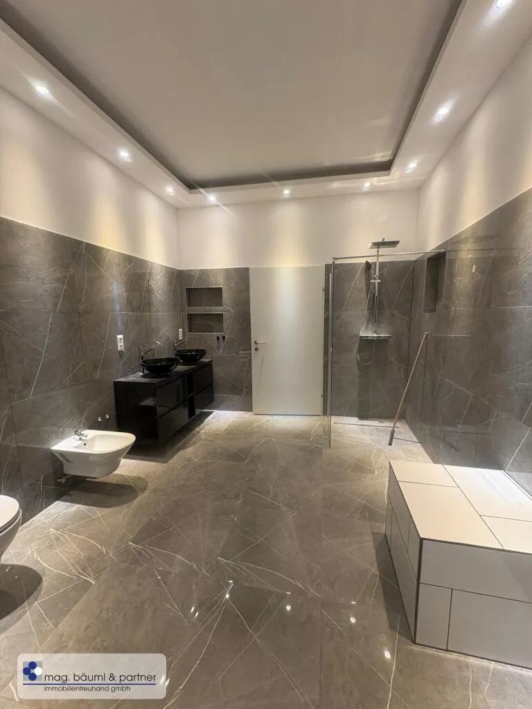Moderne 5 Zimmer Wohnung im Altbau mit Aussenflächen und Gartennutzung – pohled 2