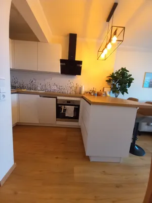 Ab 01.11. Zentrale moderne 2-Zimmer-Wohnung mit Loggia, photo 2