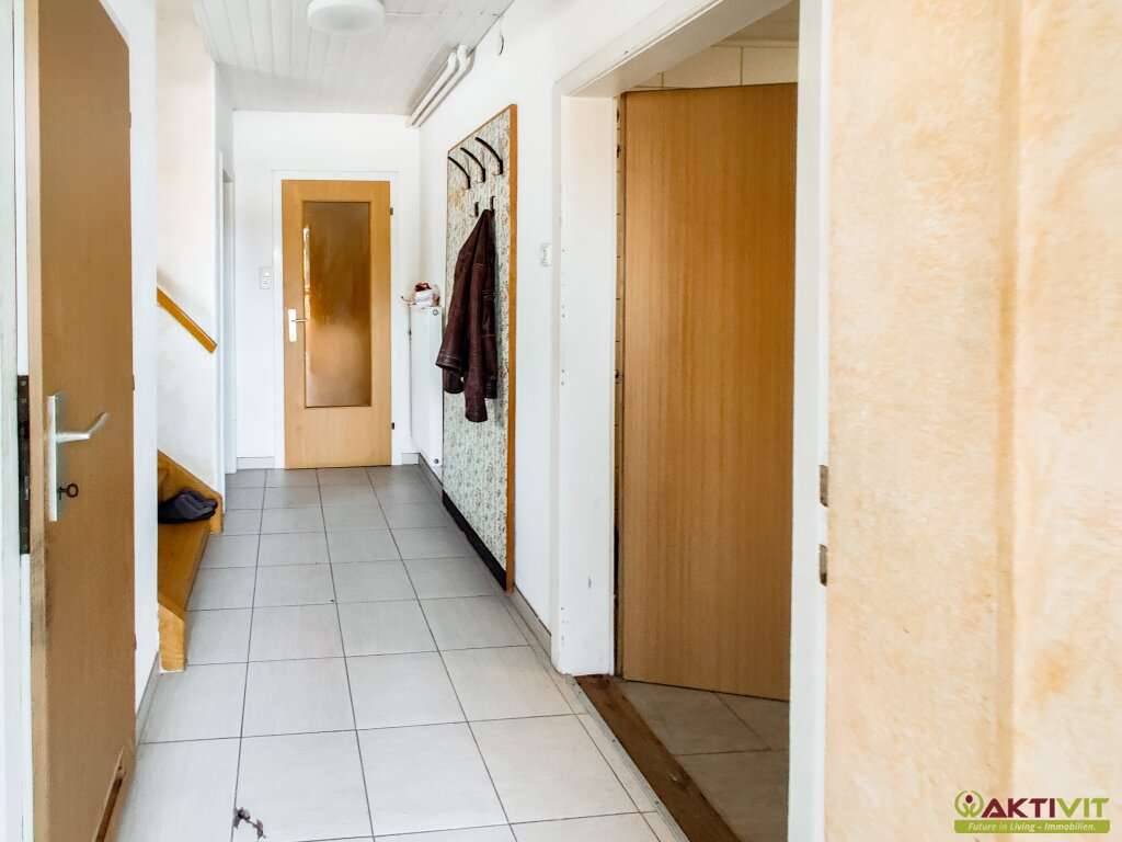 Einfamilienhaus mit Garten, Balkon und Garagen in Mattighofen. - Ansicht 2