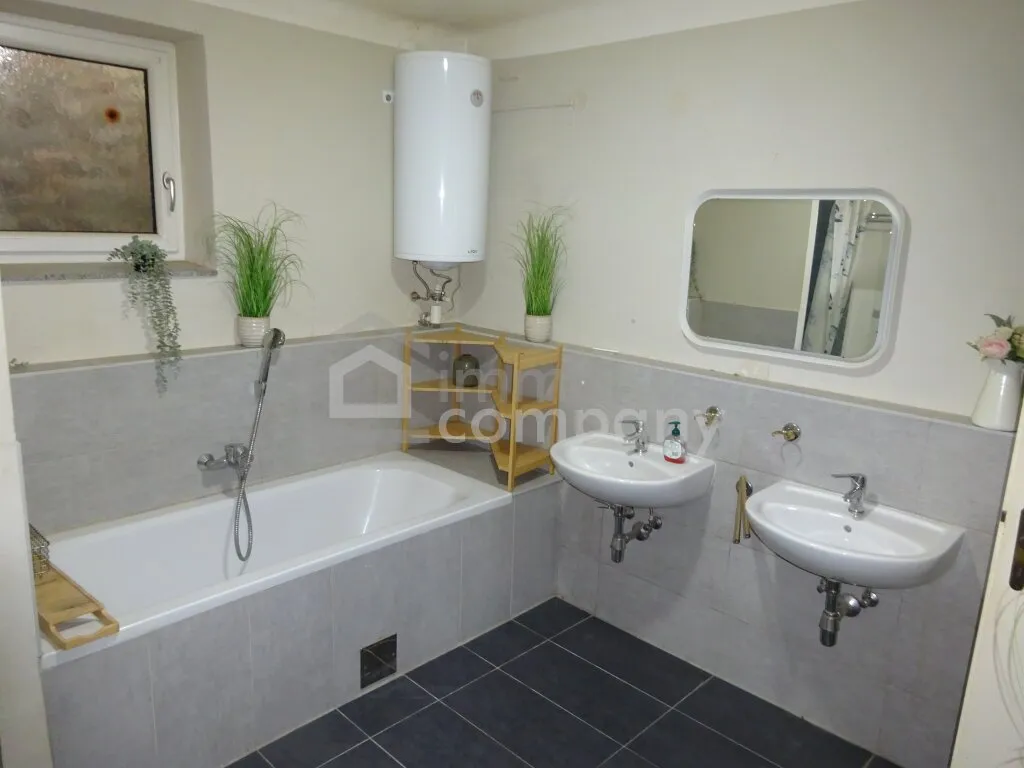 Charmantes Haus mit Potenzial in Ulrichskirchen- absolute Wien Nähe!!! 3 Zimmer, Garten, Terrasse - Ihr neues Zuhause! - Ansicht 2