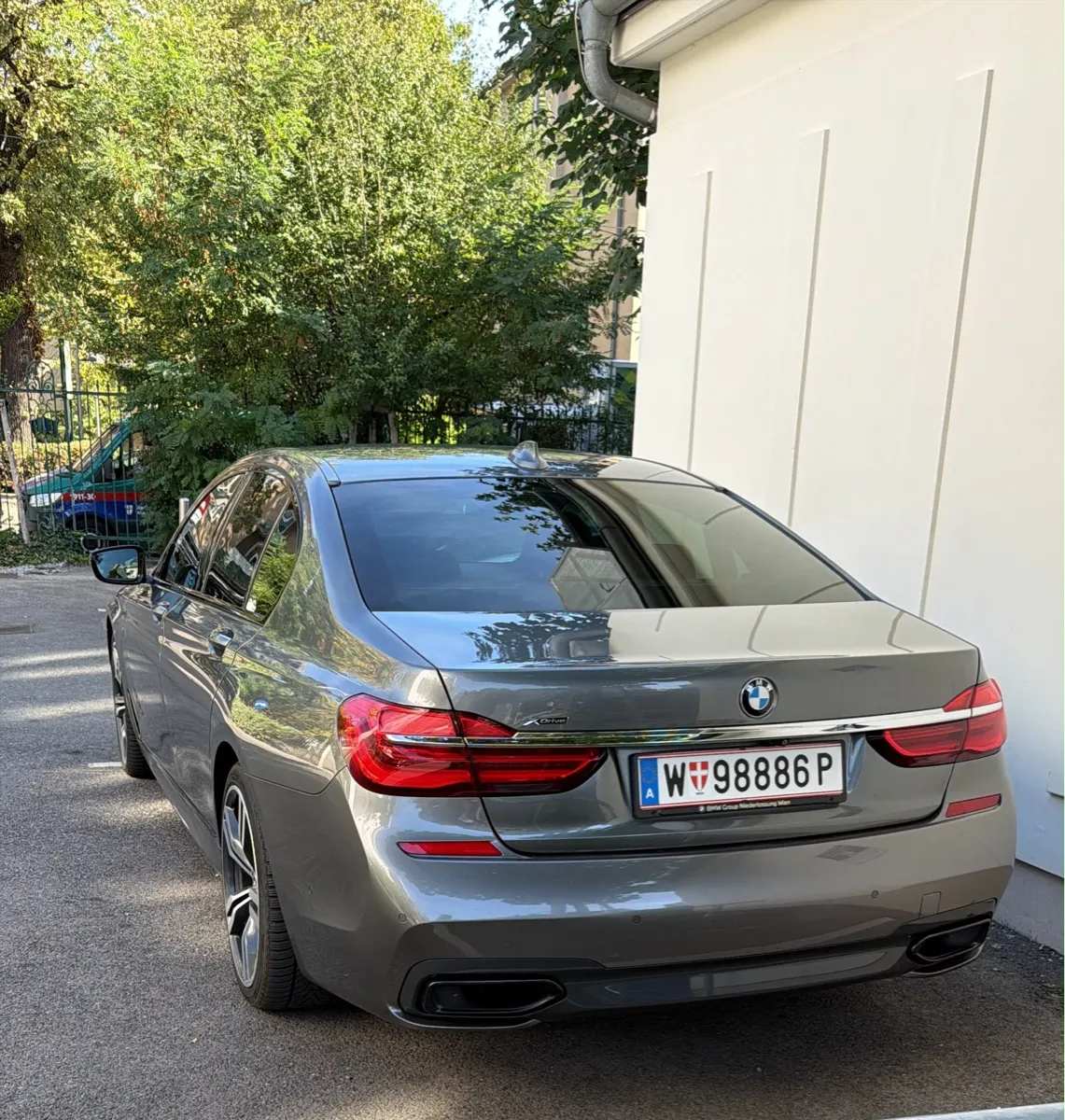 BMW 7 Series 2017 photo 3