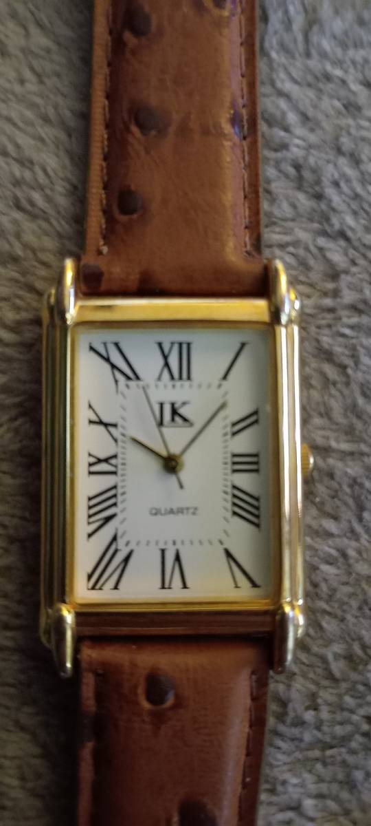 Elegante IK Uhr im Tank-Stil - Neue Batterie