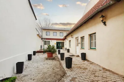 13-Zimmer-Gewerbeimmobilie mieten in Mödling – 350 m², € 5.900