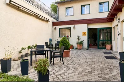 13-Zimmer-Gewerbeimmobilie mieten in Mödling – 350 m², € 5.900 – Bild 2 von 28