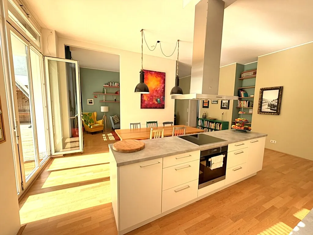 RARITÄT - EXKLUSIVES FAMILIEN-JUWEL MIT GARTEN, TERRASSE UND GARAGENPLATZ - Ansicht 2