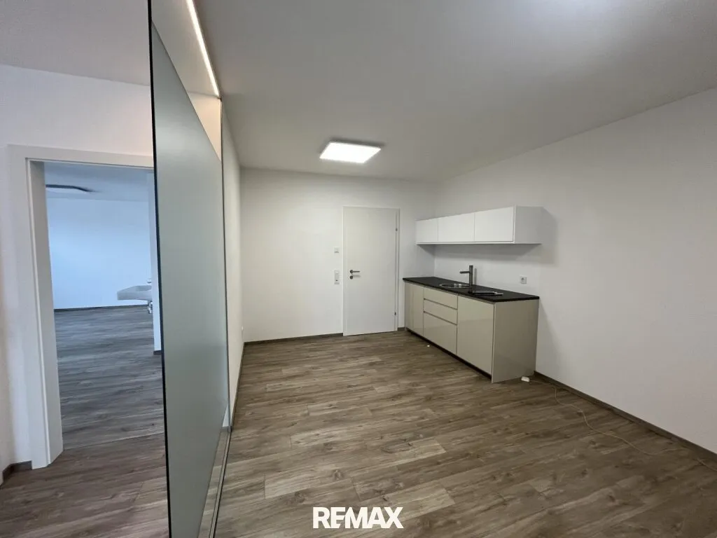 Zentral gelegenes Büro mit Top-Anbindung und Tiefgaragenplatz! - Ansicht 2
