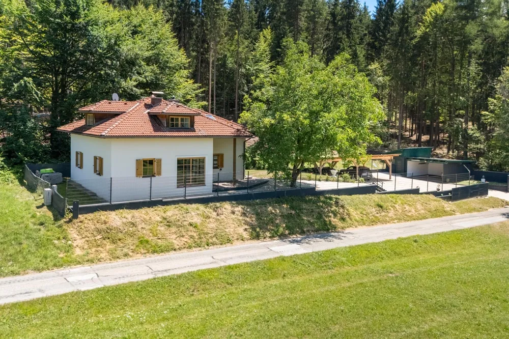 Wohnhaus in idyllischer Alleinlage - Widok 2