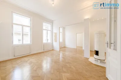 STADTKERN: RUHIGE RENOVIERTE 3 ZIMMERWOHNUNG IM DENKMALGESCHÜTZTEN STILALTBAU