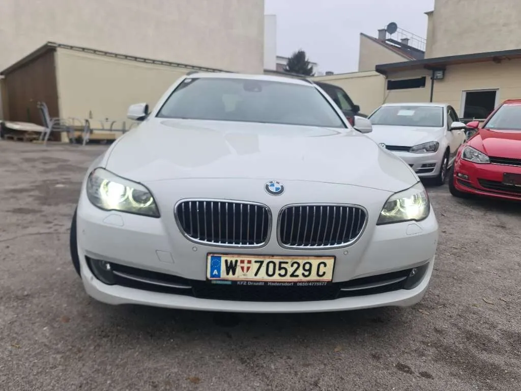BMW 5 Series 2011 photo 2