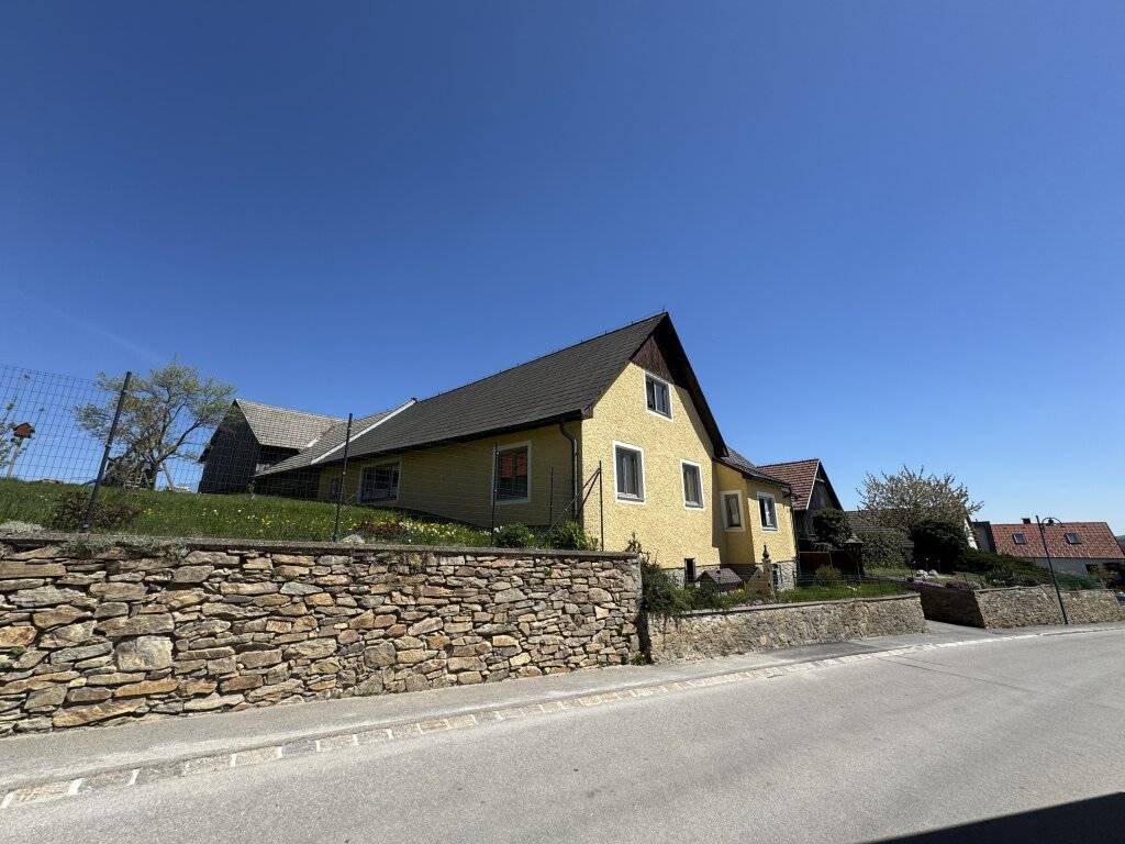 Zurück zur Natur! Mehrfamilienhaus mit unzähligen Nutzungsmöglichkeiten, Großmotten