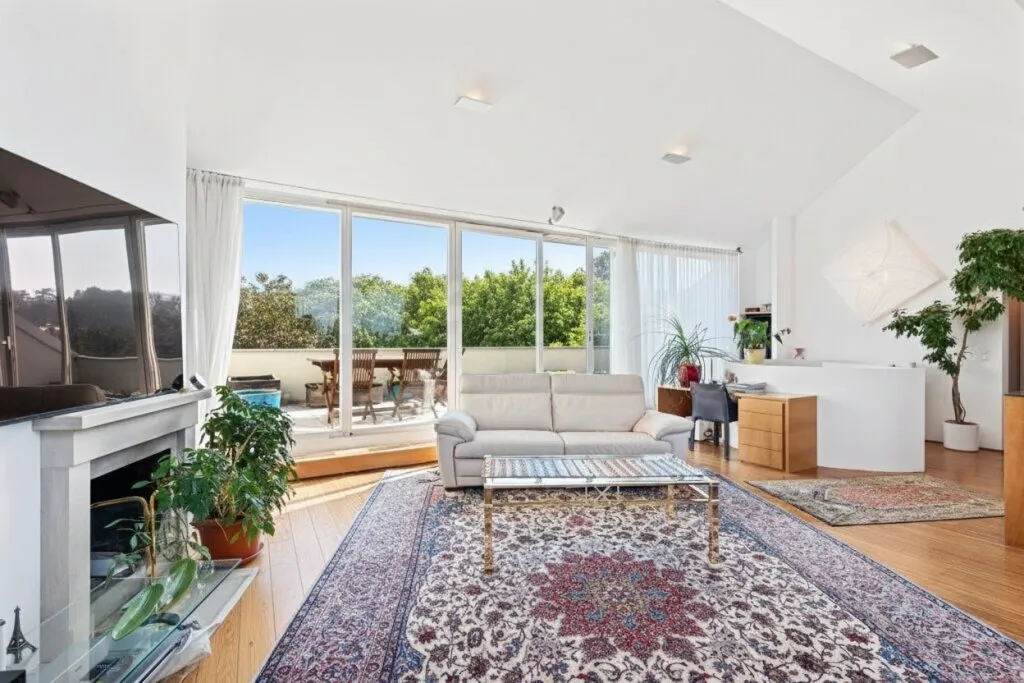 EXKLUSIVE LUXUS-MAISONETTE MIT TERRASSE, SAUNA & 2 GARAGENPLÄTZEN - Ansicht 2