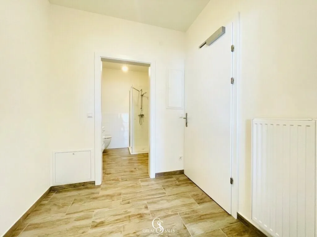 Historischer Charme trifft modernen Wohnkomfort: 3-Zimmer-Wohnung mit Dachterrasse & Parkplatz - Erstbezug! - Ansicht 2