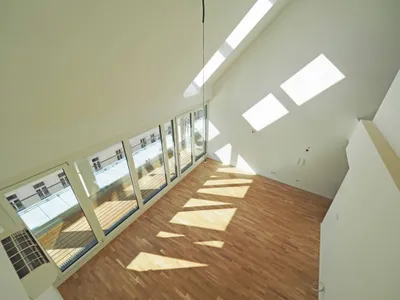 SALZGRIES | außergewöhnliche 2-Zimmer+Galerie-DG-Maisonette mit Loggia und Terrasse