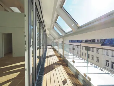 SALZGRIES | außergewöhnliche 2-Zimmer+Galerie-DG-Maisonette mit Loggia und Terrasse – Bild 3
