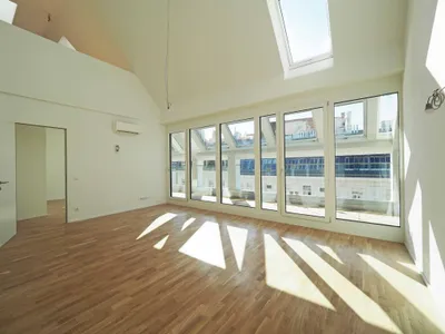 SALZGRIES | außergewöhnliche 2-Zimmer+Galerie-DG-Maisonette mit Loggia und Terrasse – Bild 2