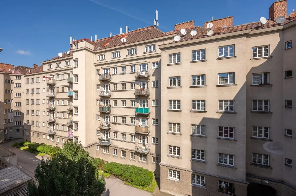 ++NEU++ Kreatives Projekt gesucht? 1,5-Zimmer Altbauwohnung mit Charme und Potenzial – pohled 3