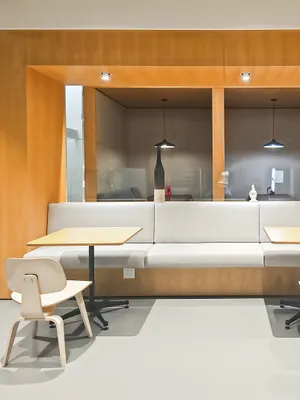 Gewerbeimmobilie mieten in Wien – 2 500 m² – Bild 2 von 9