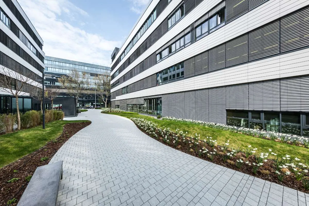 EURO PLAZA 5 - Modernes Arbeiten mit Campus-Feeling - Ansicht 2