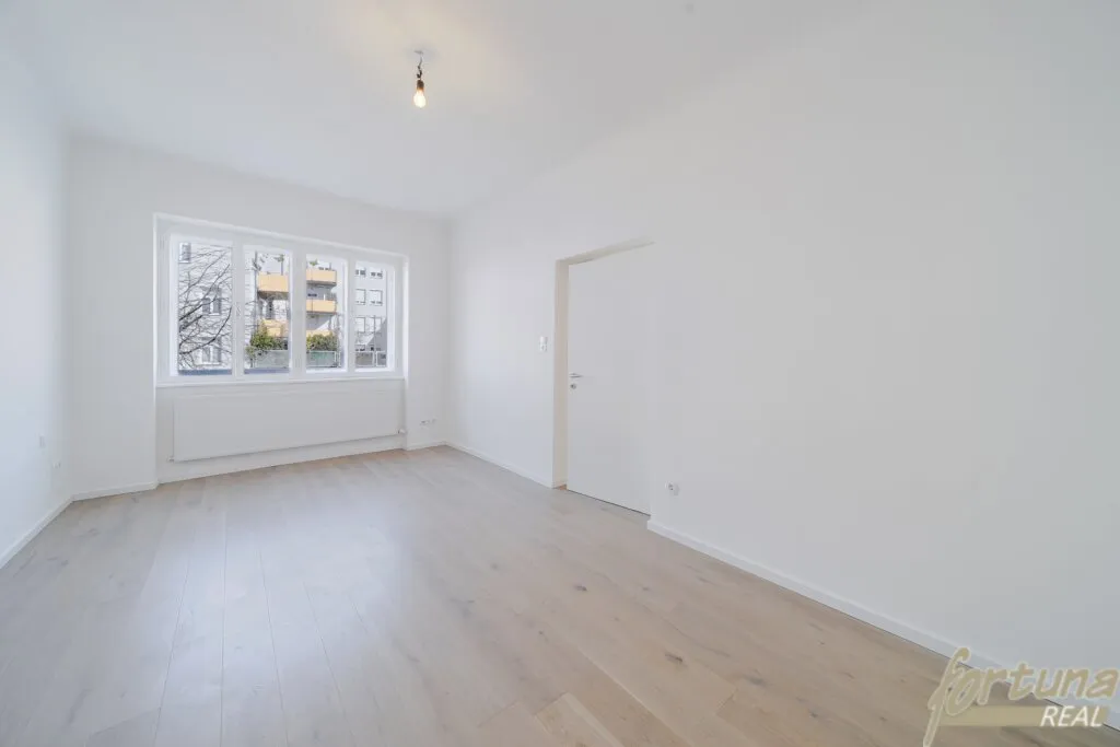 Erstbezug nach Sanierung mit Süd-Balkon **Innenstadt Krems** - Ansicht 3