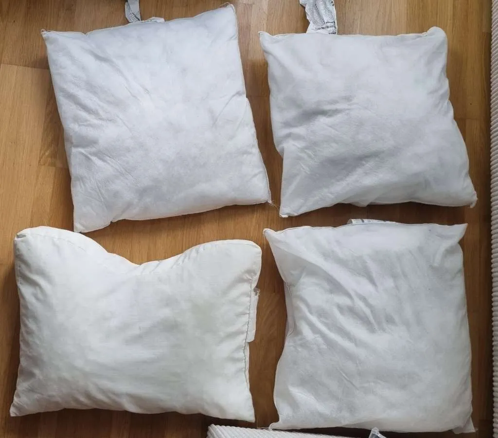 4 IKEA Polster (3x INNER, 1x SKOGSLÖK) zu verkaufen, € 5,- (1090 Wien)