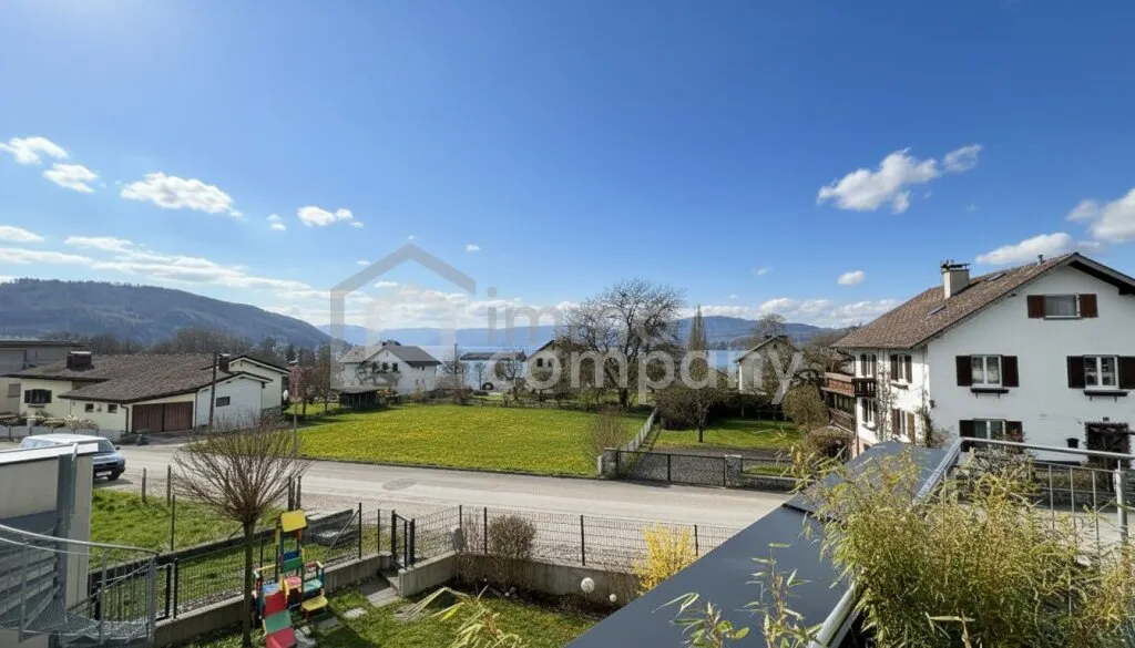 Charmante Wohnanlage mit Blick über den glitzernden Attersee, in Seewalchen mit Garten und Sonnenterrasse. - Ansicht 3
