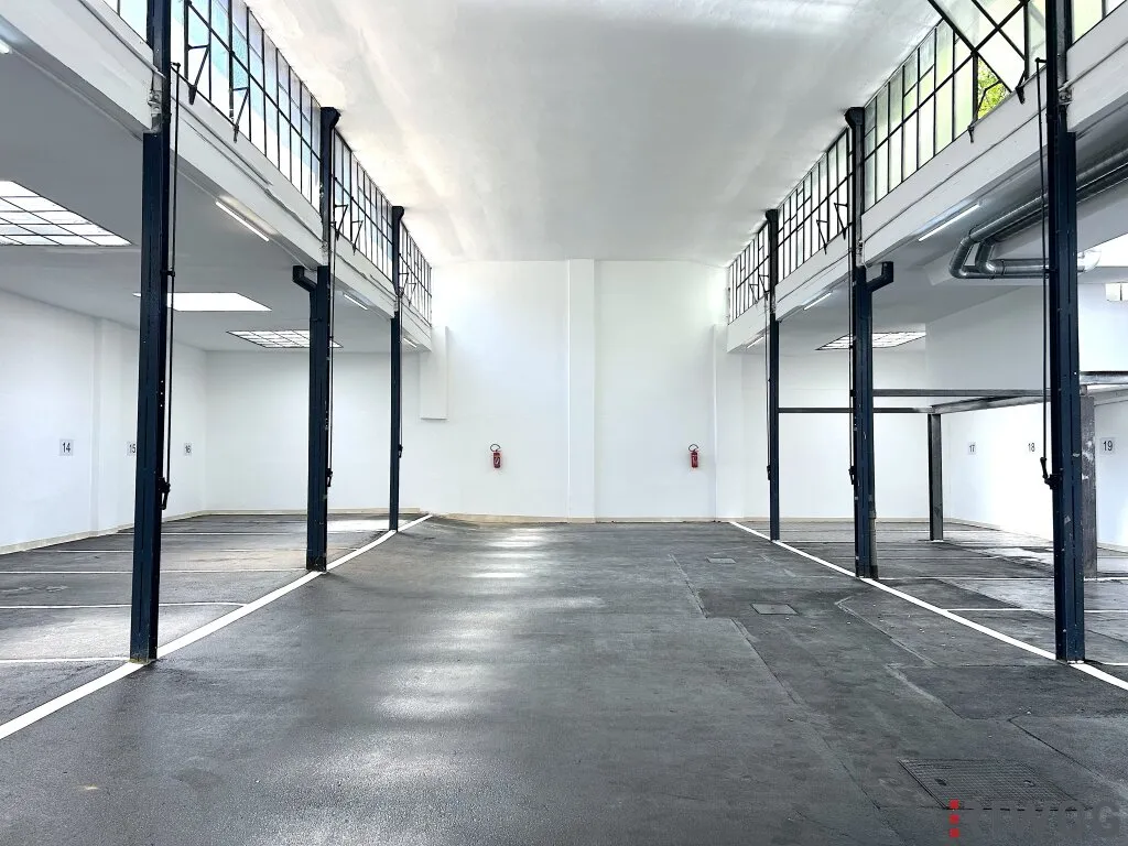 GARAGENSTELLPLATZ IN BEEINDRUCKENDEM HOFGEBÄUDE IN DER ZIEGLERGASSE | Ideal zur Eigennutzung oder Vermietung - Ansicht 2