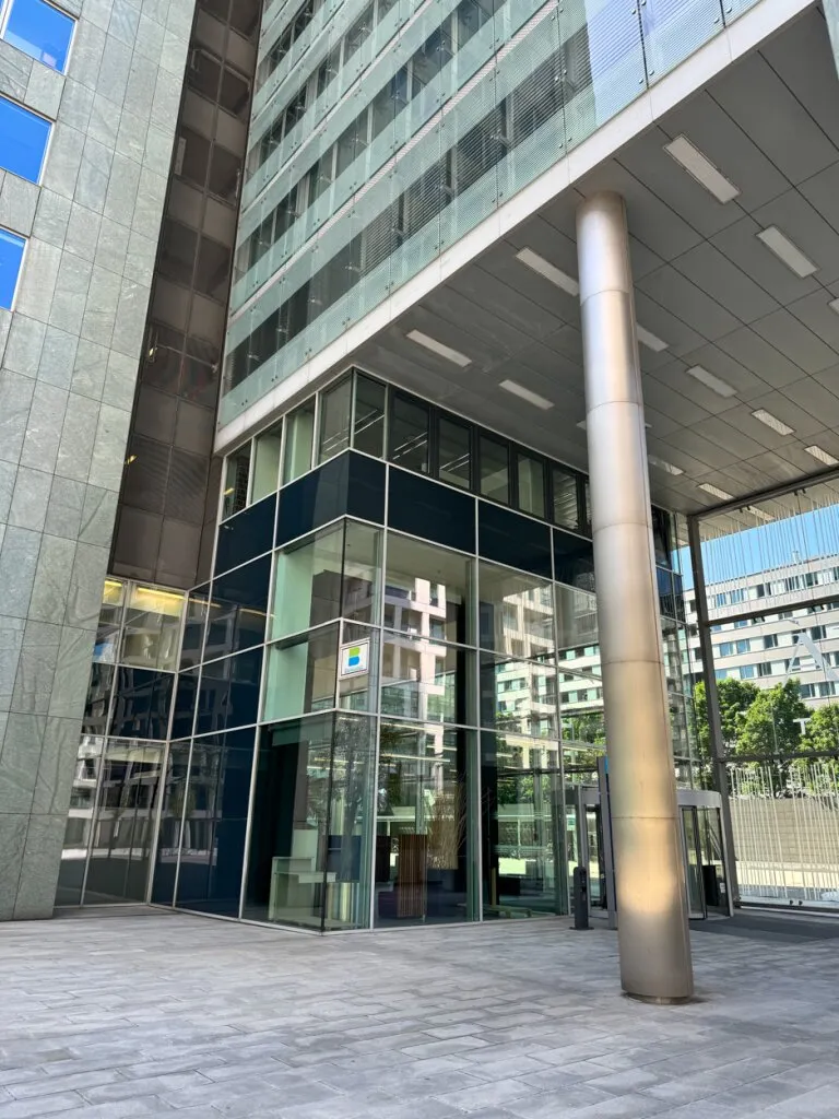 694 m² Bürofläche im Ares Tower - Ansicht 3