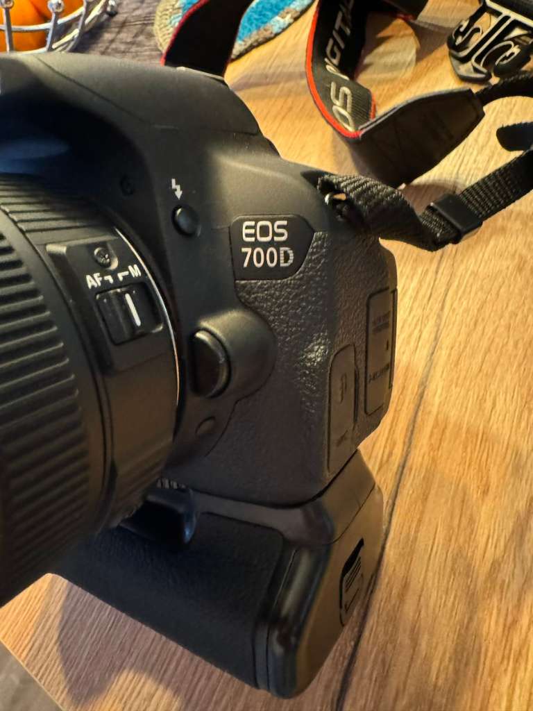 CANON EOS 700D mit viel outlets Zubehör