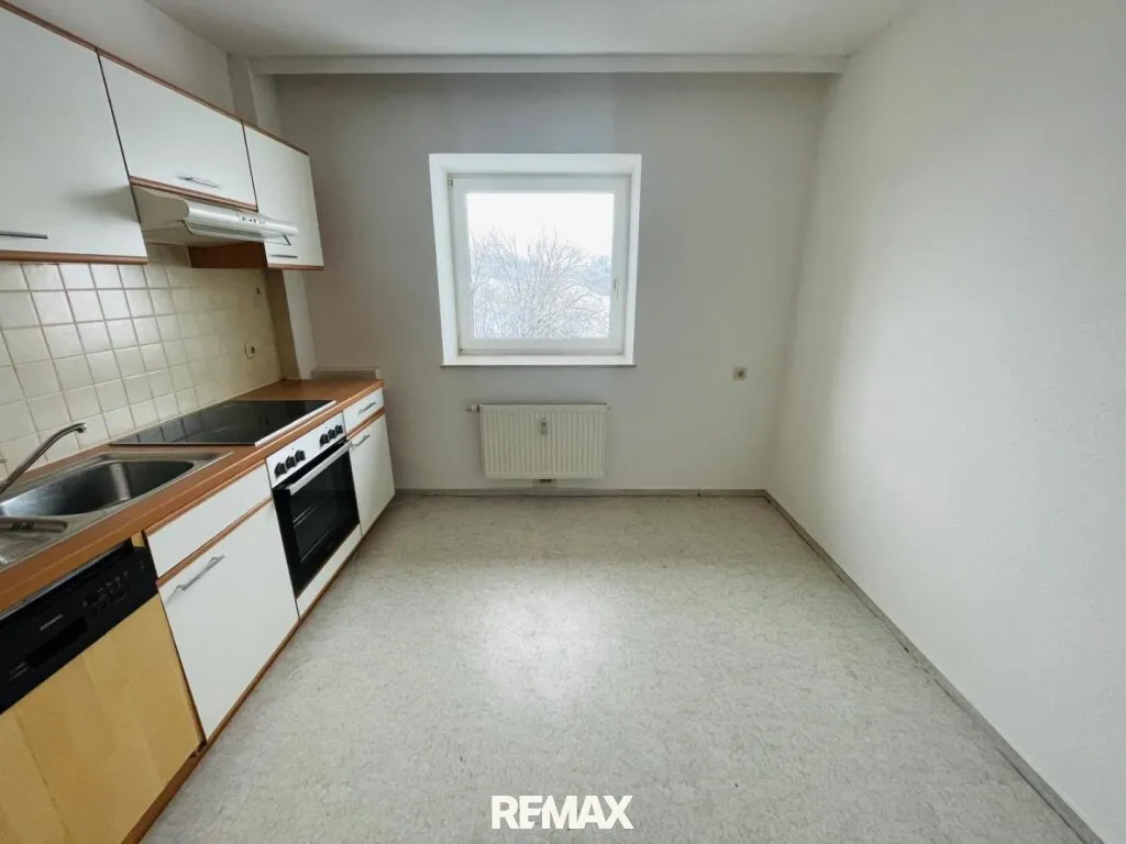 Praktische 2‑Zimmer‑Wohnung mit Einbauküche und Stellplatz - Ansicht 3