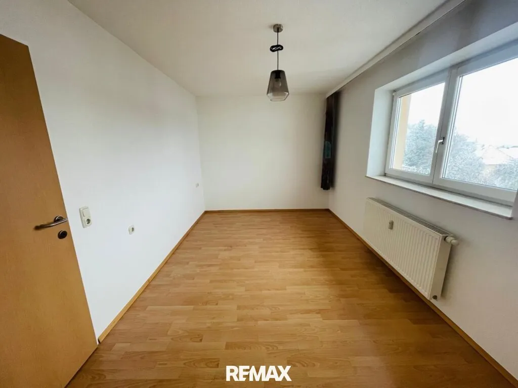 Praktische 2‑Zimmer‑Wohnung mit Einbauküche und Stellplatz - Ansicht 2