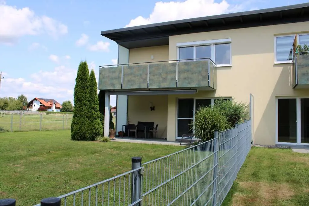 3-Zimmer-Wohnung mit sehr großem Eigengarten - Ansicht 2
