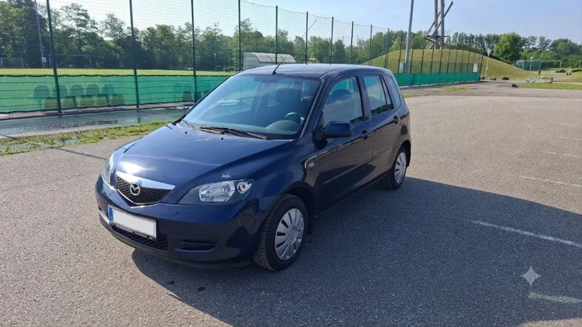 Mazda Mazda2 2005 photo 2