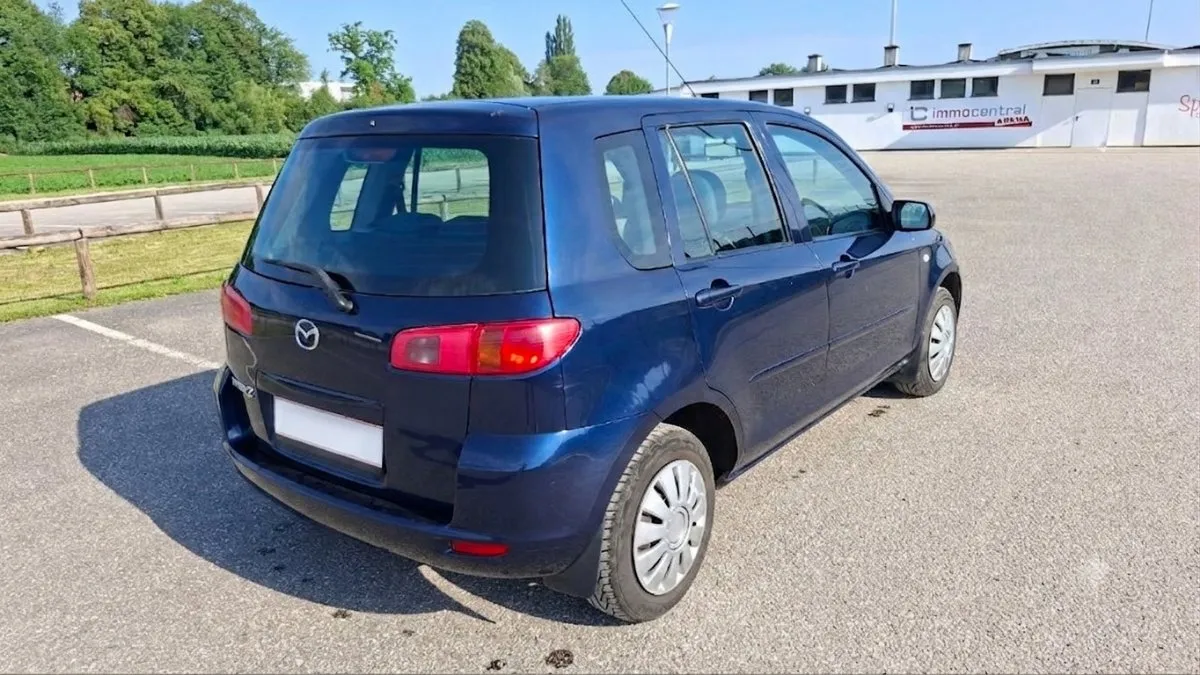 Mazda Mazda2 2005 photo 3