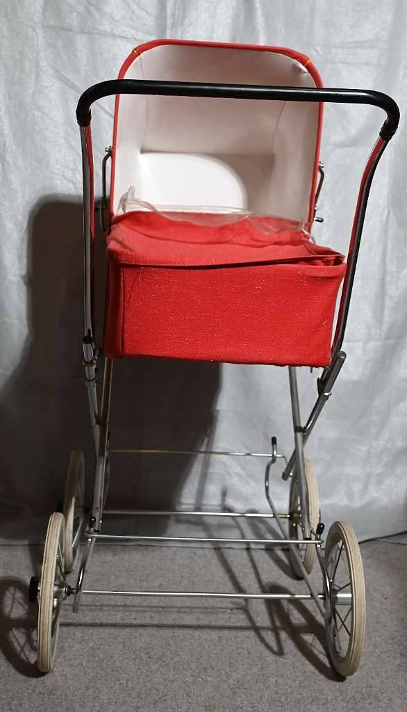 Puppenwagen, Vintage, Retro, 70er Jahre, rot,  28,- (5511 Httau) -  willhaben