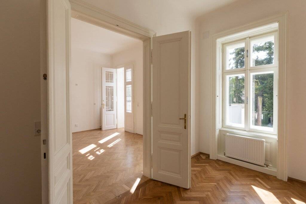Traumhafte Villa mit ca. 1.000 m² Garten und Garage | hochwertig saniert | TOP PREIS! - View 3